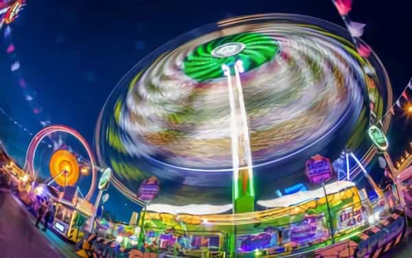 Az Işıklı Lunapark Gibiydi