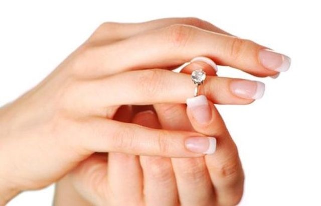 Yüzük parmağı Seğirmesi